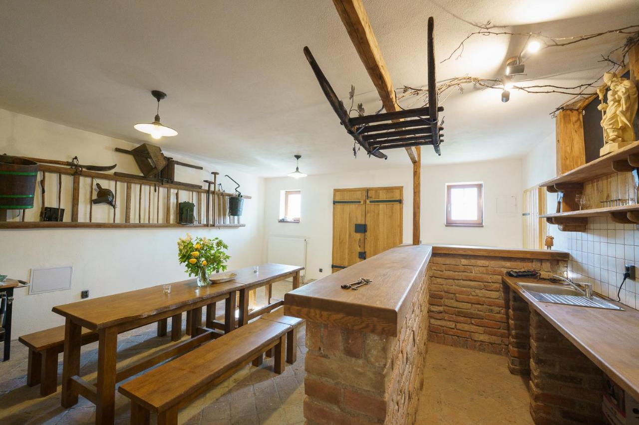 Pausram Apartment Pouzdrany