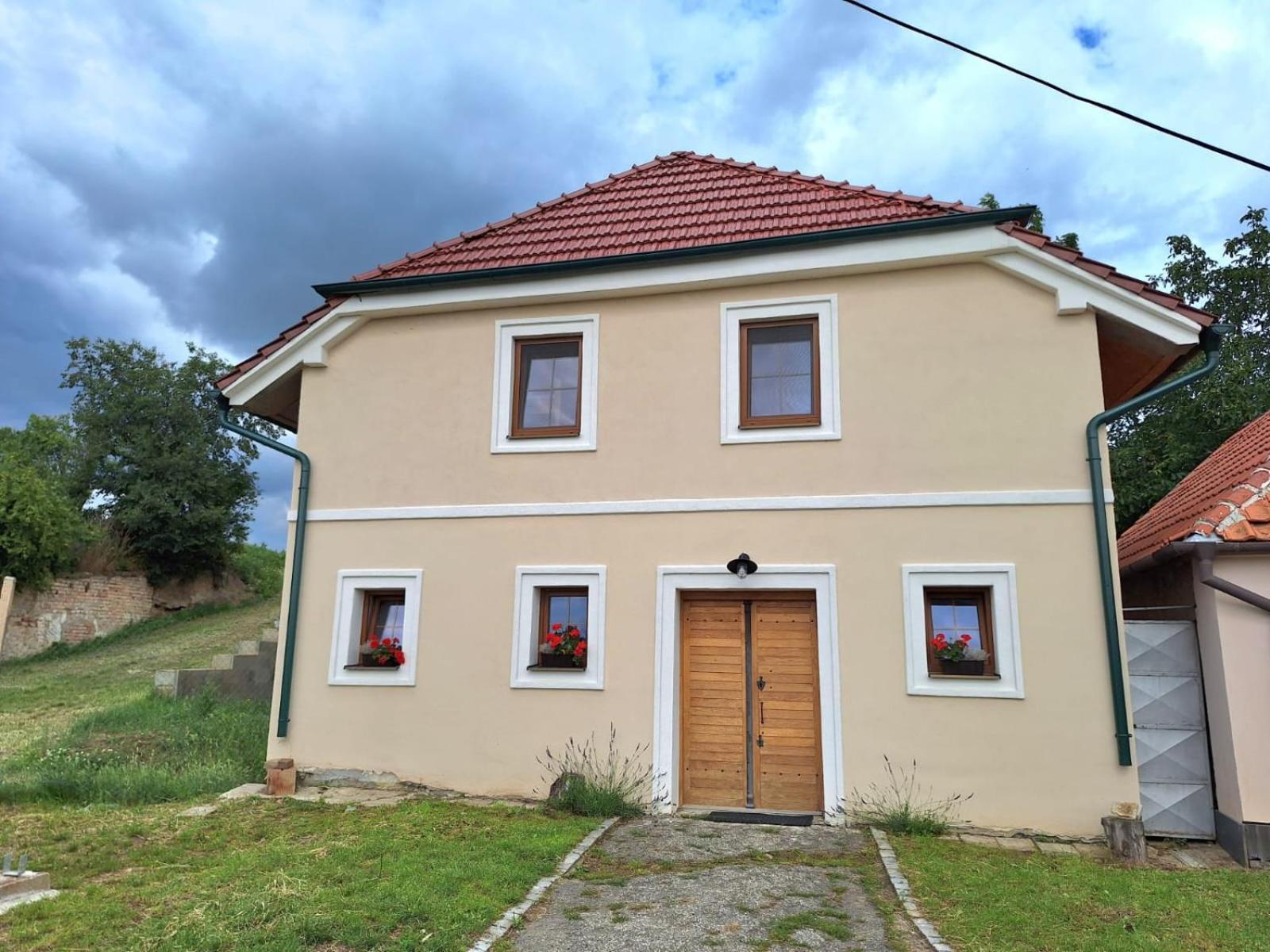 Pausram Apartment Pouzdrany